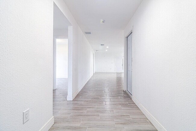 Building Photo - 163 W Blue Heron Blvd