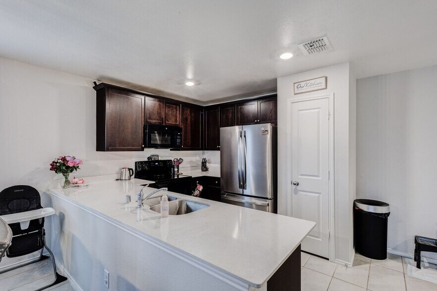 Building Photo - 5504 Rockrose Ln