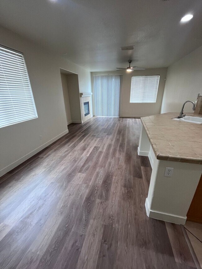 Building Photo - LOVELY 3 BEDROOM HOUSE IN NEWER SUBDIVISION!!