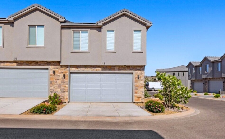 Building Photo - 350 W Old Hwy