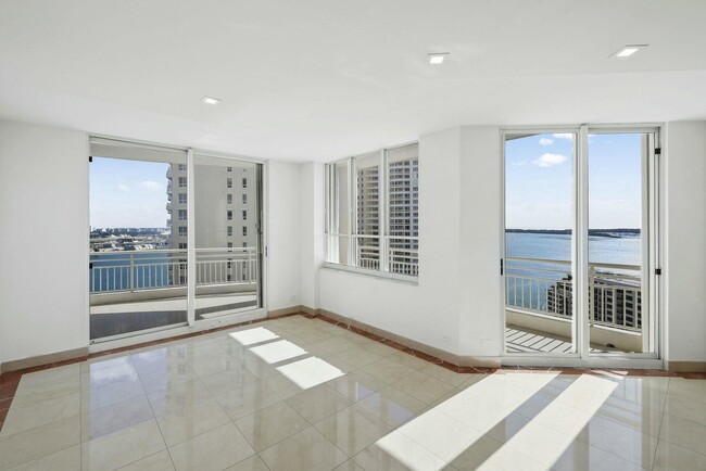 Building Photo - 888 Brickell Key Dr