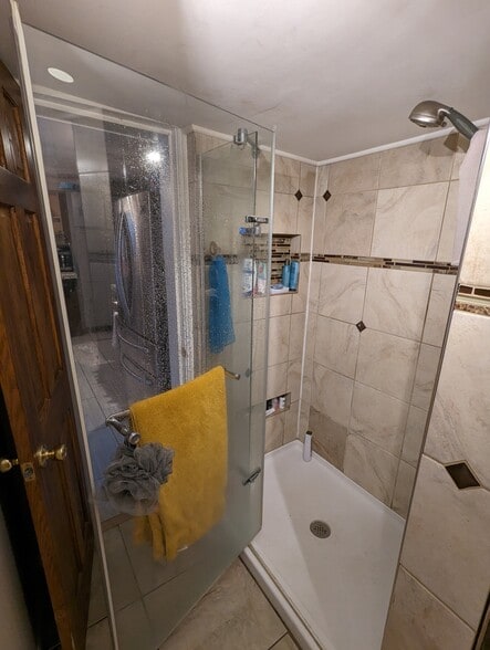 UP - Main Bath - 1308 Wright St