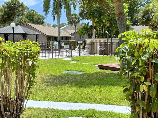 Building Photo - 3543 Longmeadow