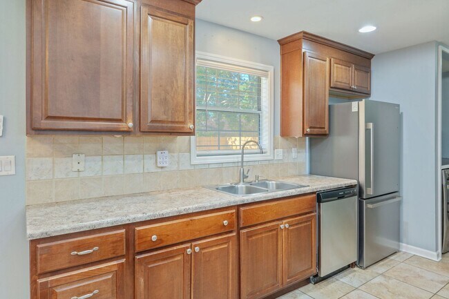 Building Photo - 1629 Campbell Dr N