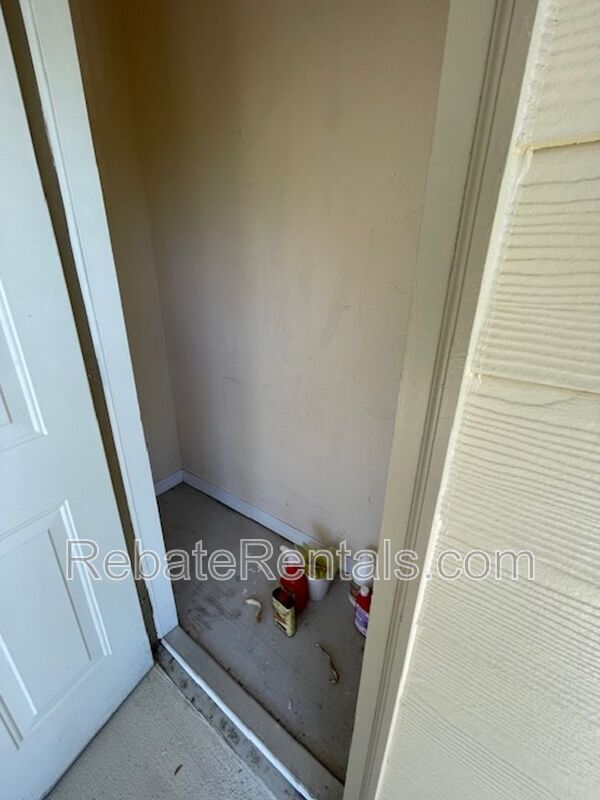 Building Photo - 7800 Point Meadows Dr