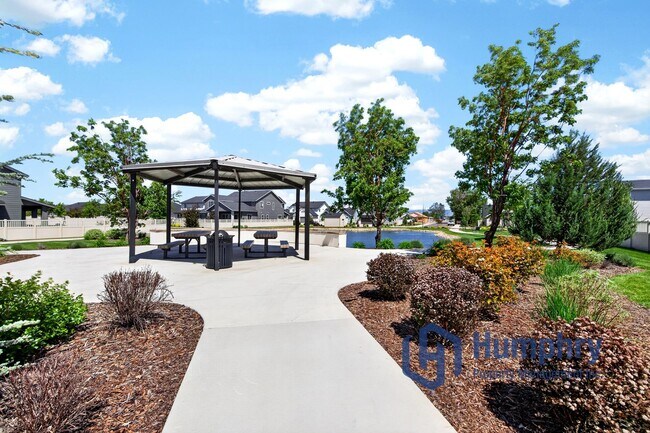 Building Photo - Beautiful home minutes from Costco