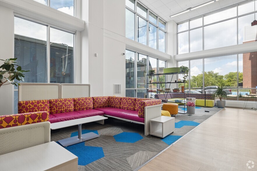Lobby Photo - Smile Student Living - 615 S Wright