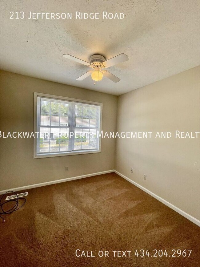 Building Photo - 213 Jefferson Ridge Rd