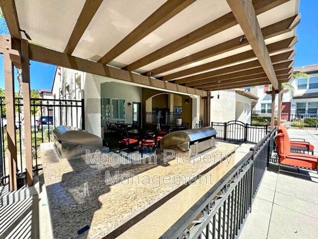 Building Photo - 40372 Calle Real