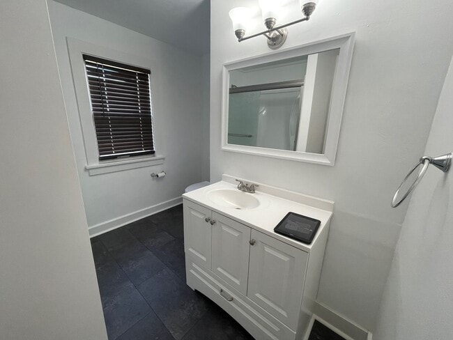 Building Photo - 102-104 Morley Pkwy