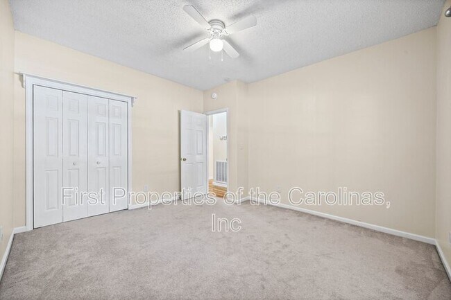 Building Photo - 215 6th St
