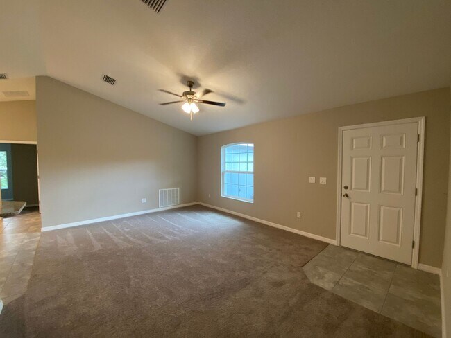 Building Photo - Custom Home - Desirable SW Ocala neighborhood 3/2/2 ** Wont Last**