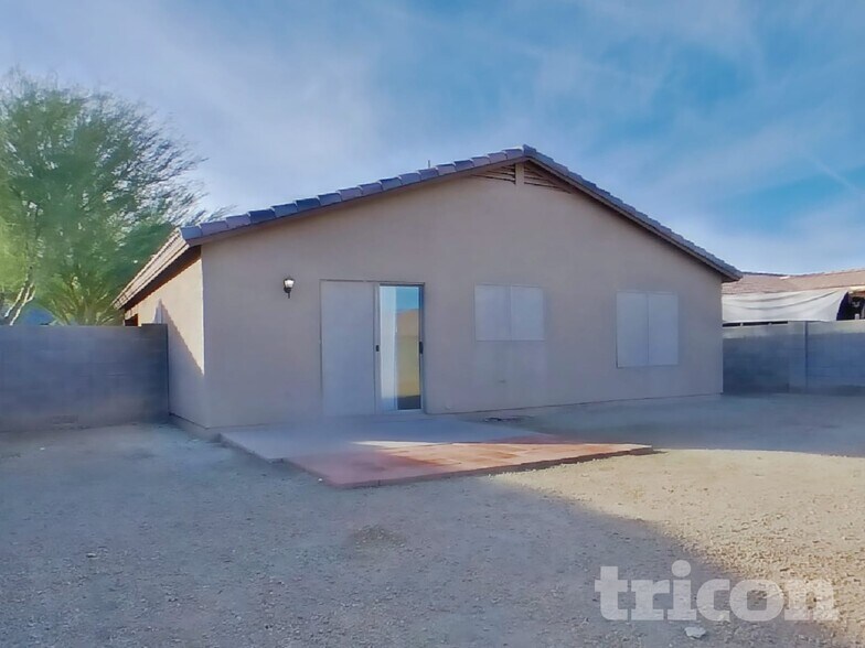 Building Photo - 2022 E Winston Dr