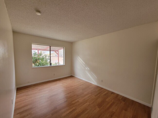 Building Photo - Beautiful 4 Bedroom Home in Palmdale!
