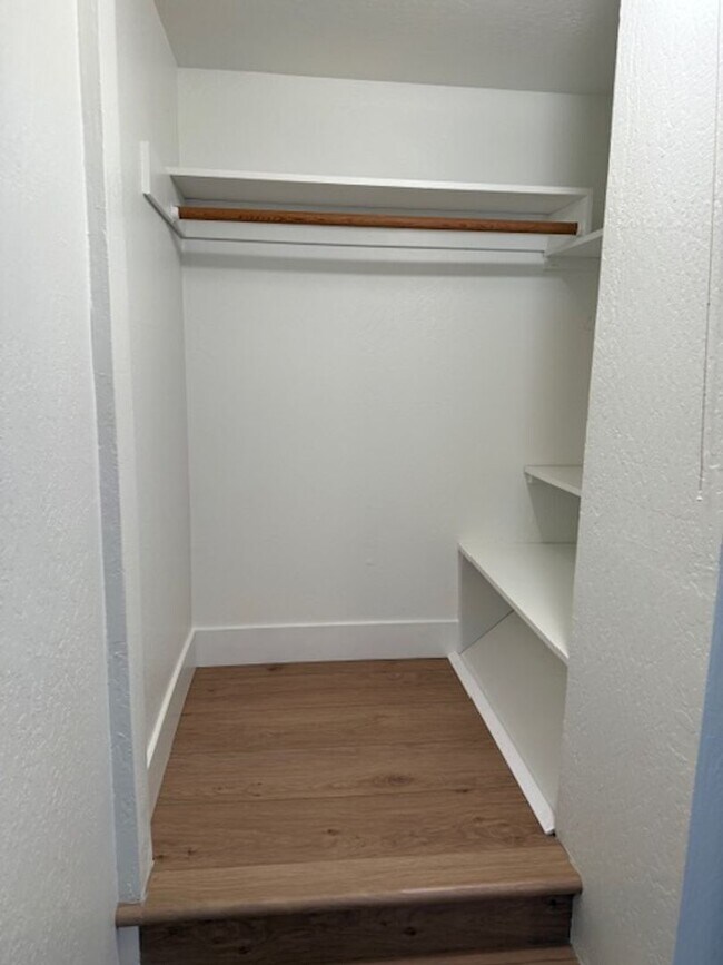 Building Photo - Great Condo with 1 car garage and indoor l...
