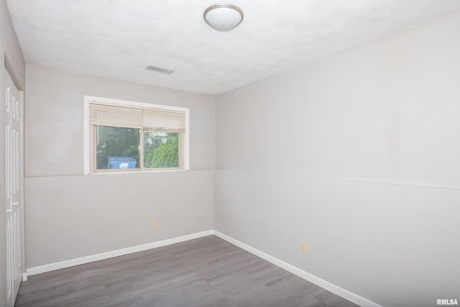 Building Photo - 3430 Holiday Ct