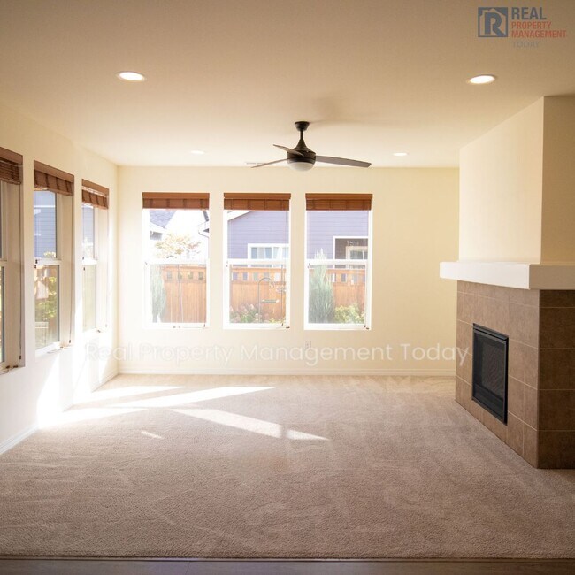 Building Photo - Beautiful 2 Bed Rambler! 55+ Community!
