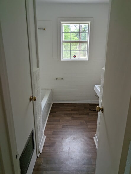 Building Photo - 436 Marengo St