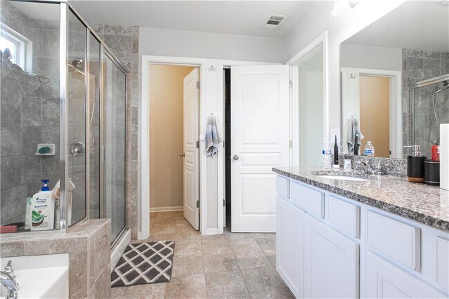 Building Photo - 302 Pebblestone Ln
