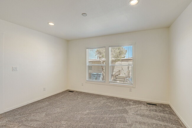 Building Photo - 6 Lapin St