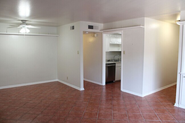 Building Photo - RENOVATED 2-BEDROOM CONDO AT THE GEORGIAN