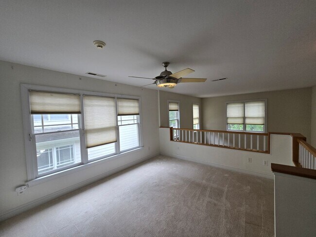 Building Photo - Stylish 3BR, 3BA Townhouse – Prime Location Near Durham & Chapel Hill!