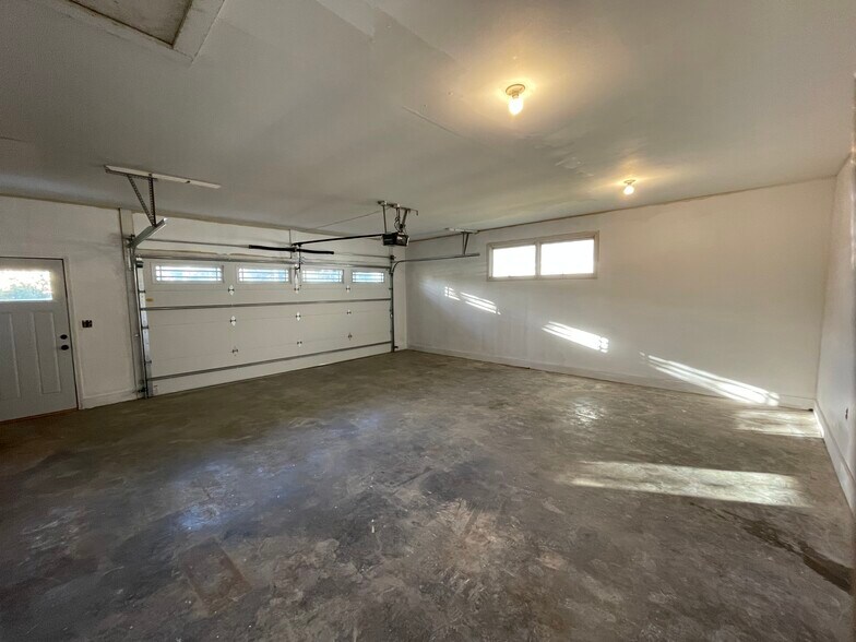 Building Photo - 612 N 35th St