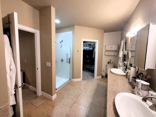 Building Photo - Beautiful Home in Desirable Geneva Neighborhood - 2700 sqft