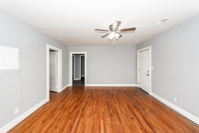 Building Photo - 3 Bedroom, 1 Bathroom Home in Dorchester Terrace - North Charleston