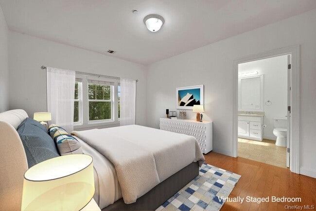 Building Photo - 400 Main St