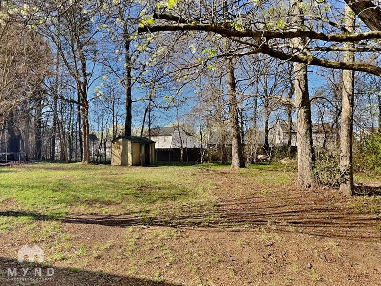 Building Photo - 11721 Long Forest Dr