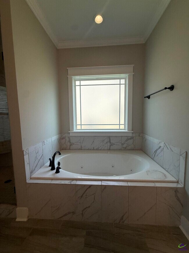 Building Photo - 221 Perth Ct