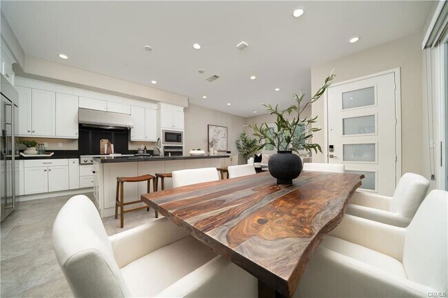 Building Photo - 109 Pitch