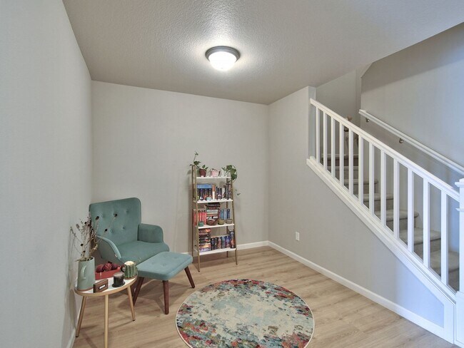 Building Photo - Like New Reed's Crossing Townhouse! Available Now!!