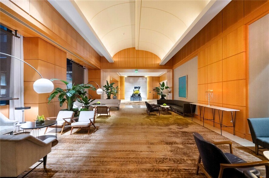 Building Photo - 1435 Brickell Ave