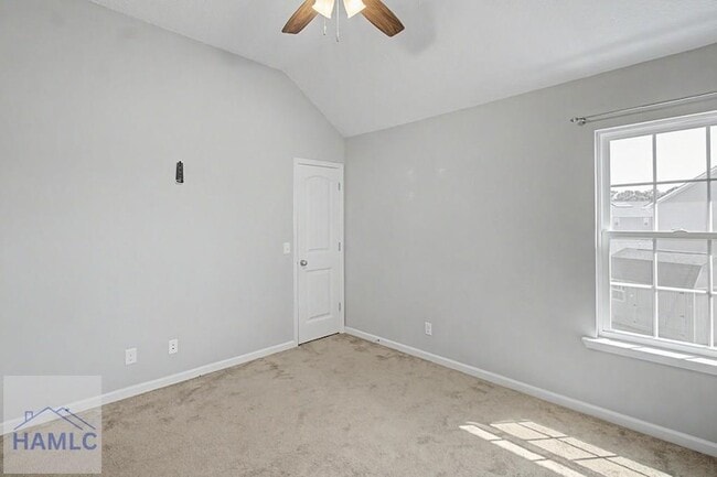Building Photo - 976 Oak Crest Dr