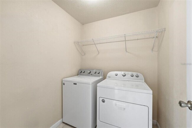 Building Photo - 2819 Maguire Dr