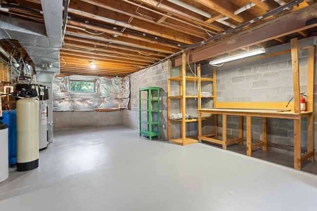 Building Photo - 445 Springvale Rd