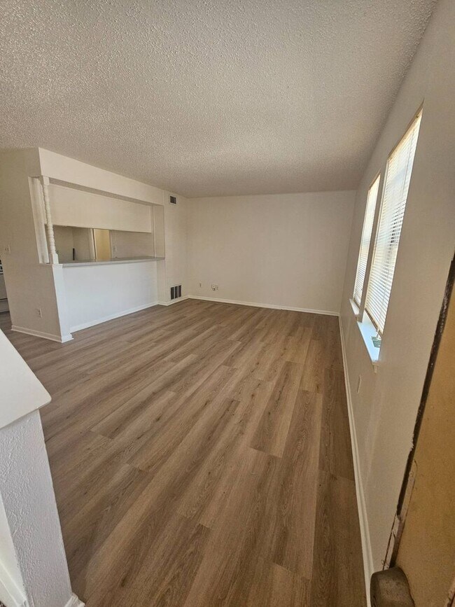 Building Photo - 8521 Dryfield Dr