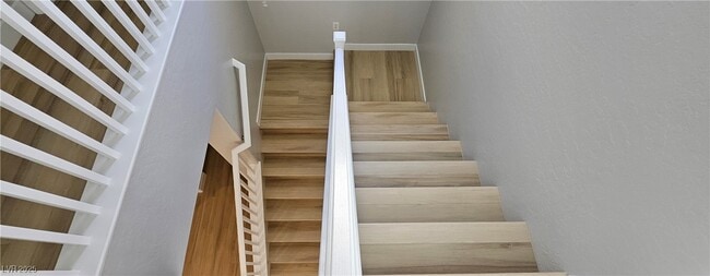 Building Photo - 395 Kensington Palace Ave