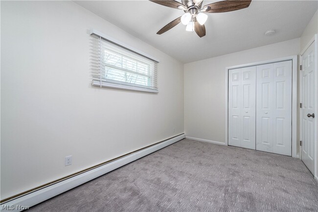 Building Photo - 3844 Edgewater Dr