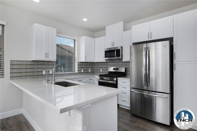 Building Photo - 9841 Alburtis Ave