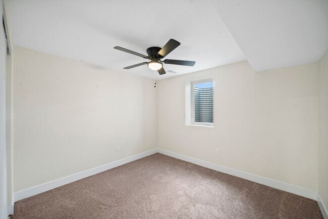 Building Photo - Remodeled 2BD, 1BA Apartment in Berkley with Off-Street Parking Spot