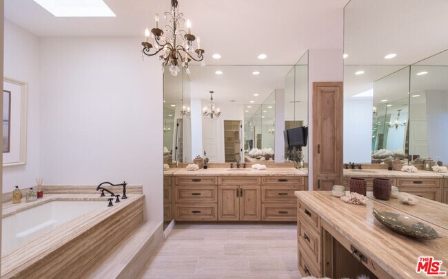 Building Photo - 10108 Empyrean Way