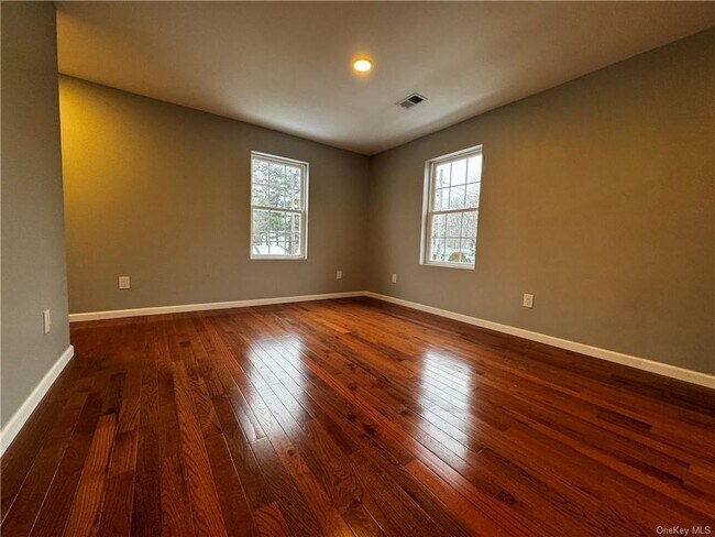 Building Photo - 8 5th Ave