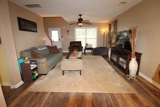 Building Photo - 1425 Mayfield Dr