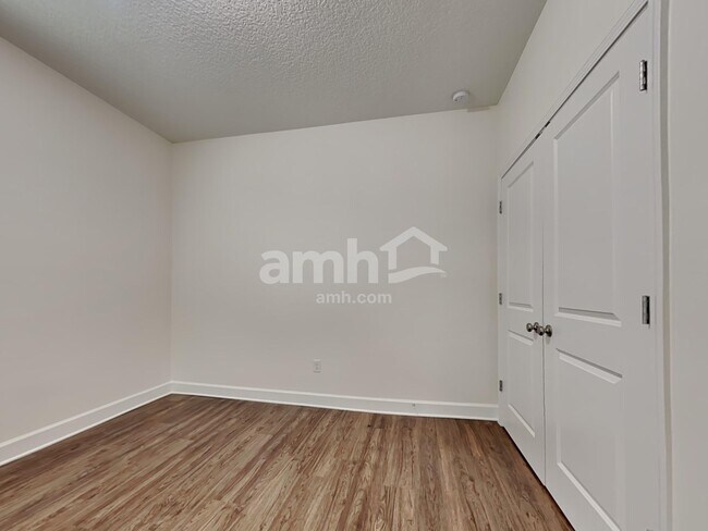 Building Photo - 970 Sunny Stroll Dr