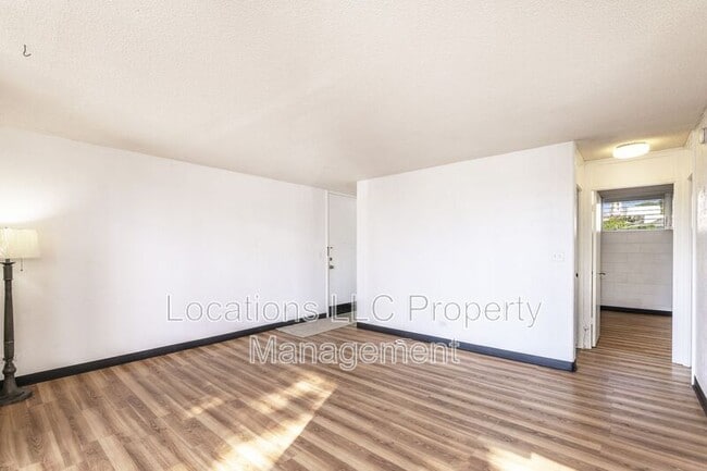 Building Photo - 1702 Kewalo St
