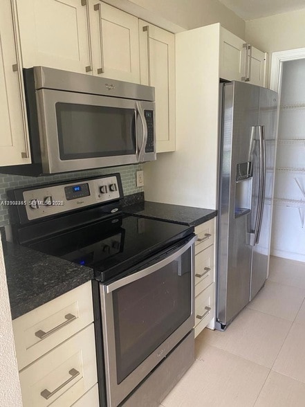 Building Photo - 2371 NW 33rd St