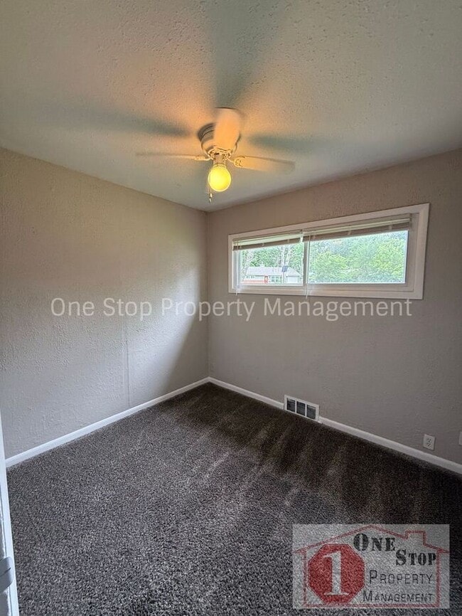 Building Photo - 3 bedroom, 1 Bathroom Home in Kansas City!!